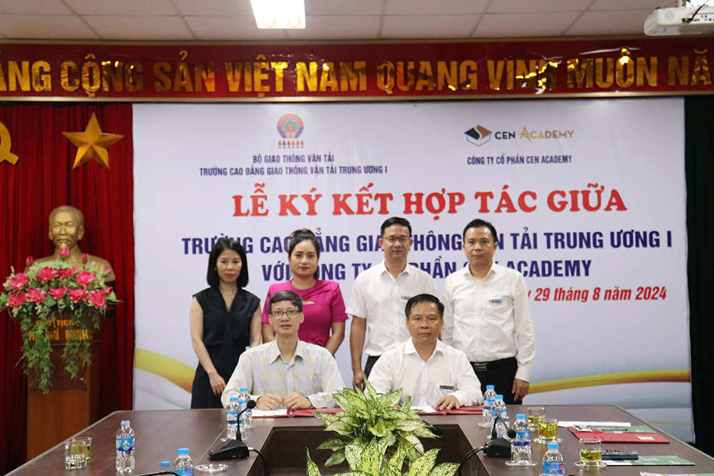 https://gtvttw1.edu.vn/uploads/image/1_%20TIN_TUC_SU_KIEN/0_2024/Ky%20ket%20giua%20TRUONG%20PHAT%20v%C3%A0%20CEN%20ACADEMY/IMG_1314.JPG